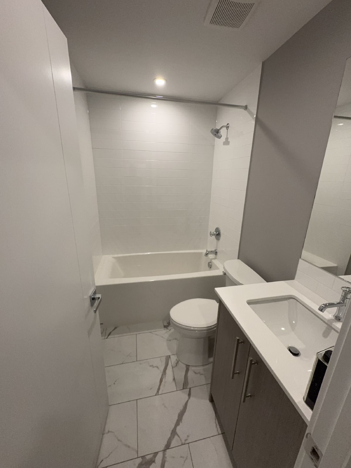 310 15 Avenue SW - 1 property image