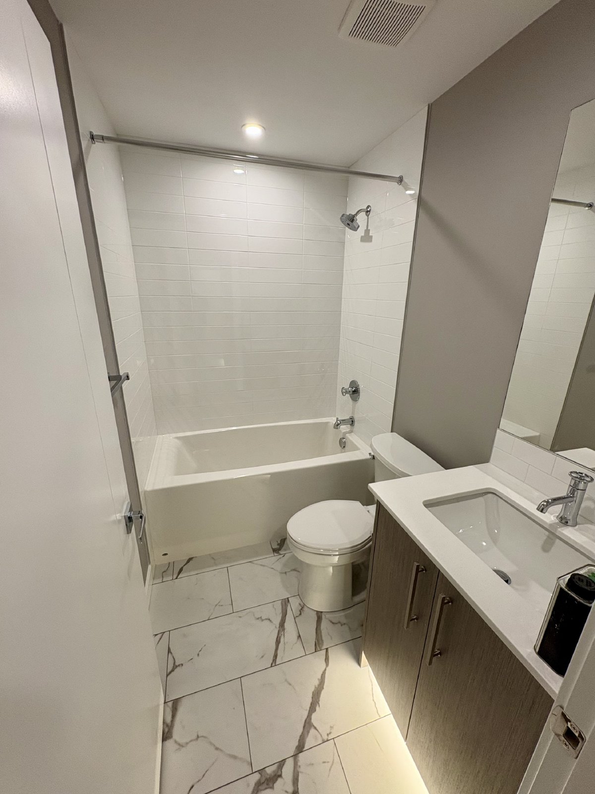 616, 310 15 Avenue SW - 1 property image