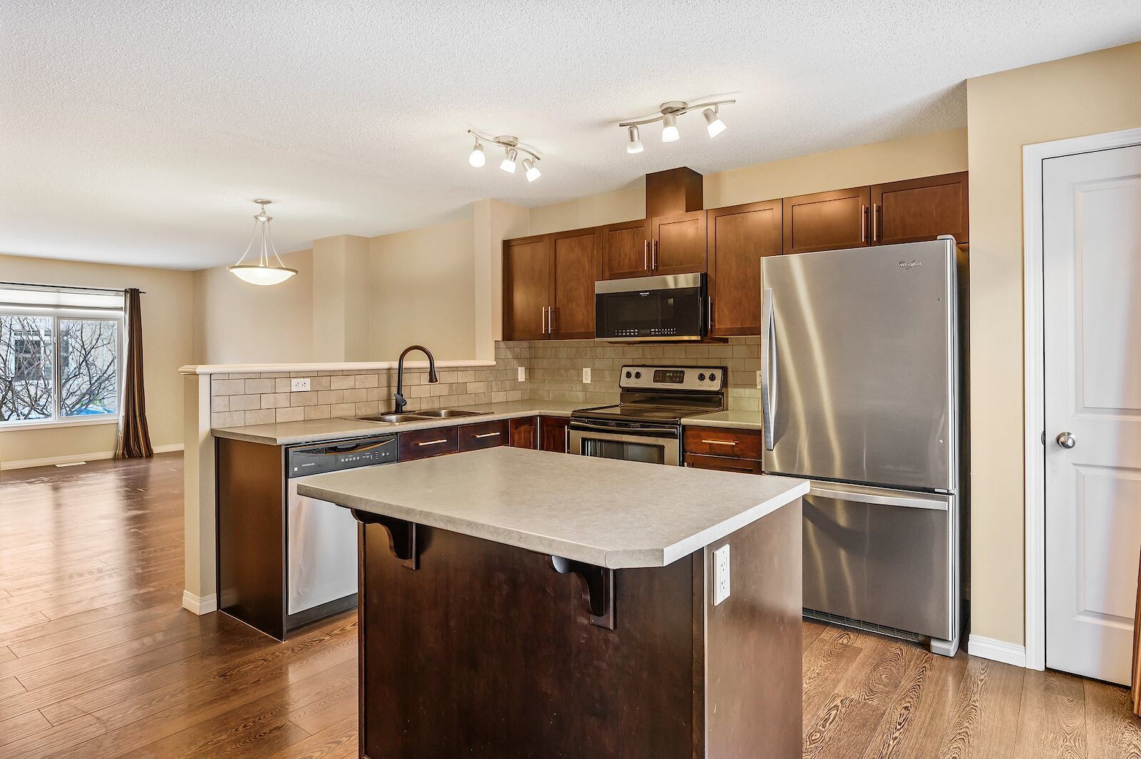 43, 1804 70 St SW - - property image