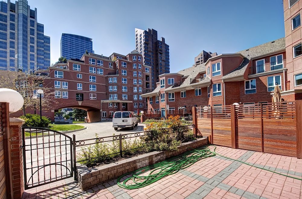4203, 400 Eau Claire Ave SW - - property image