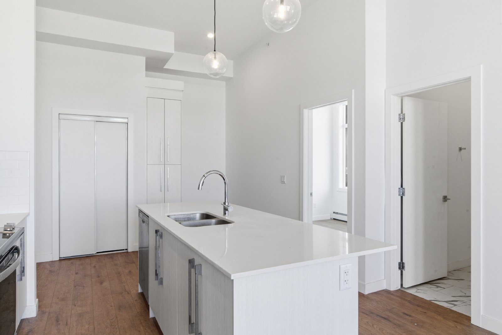 1516, 395 Skyview Parkway NE - 1 property image