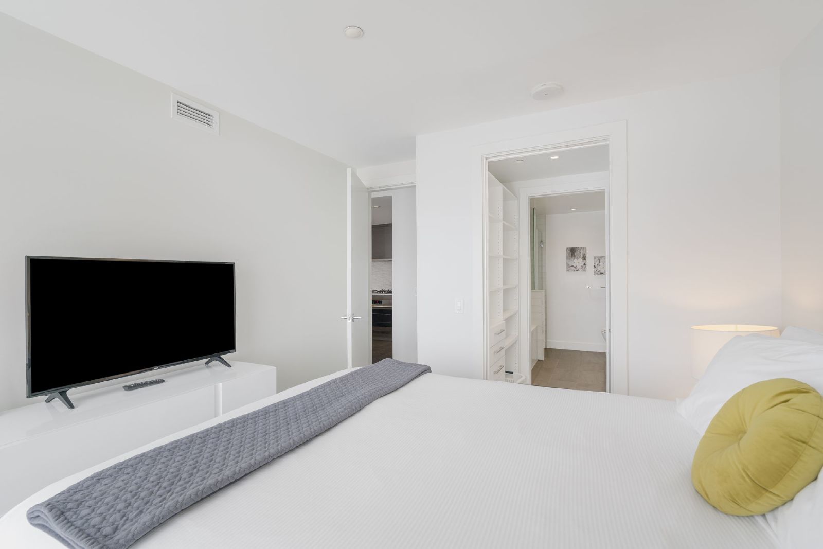 2104, 1025 5 Avenue SW - 1 property image
