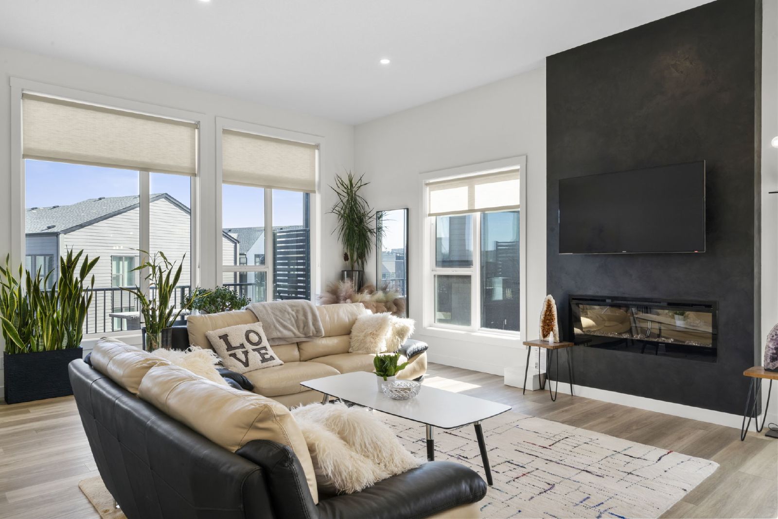 244 Sovereign Common SW - 1 property image