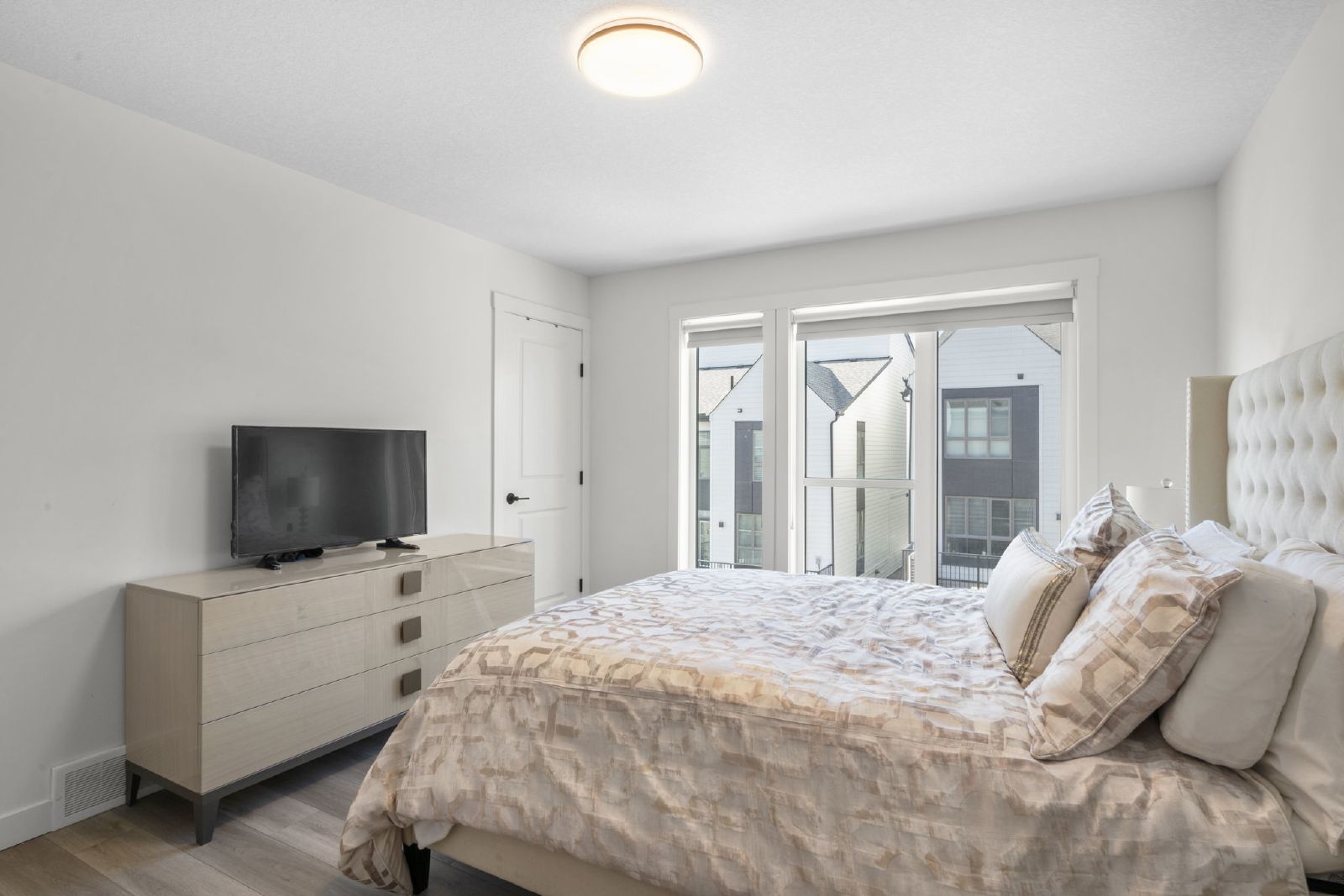 244 Sovereign Common SW - 1 property image