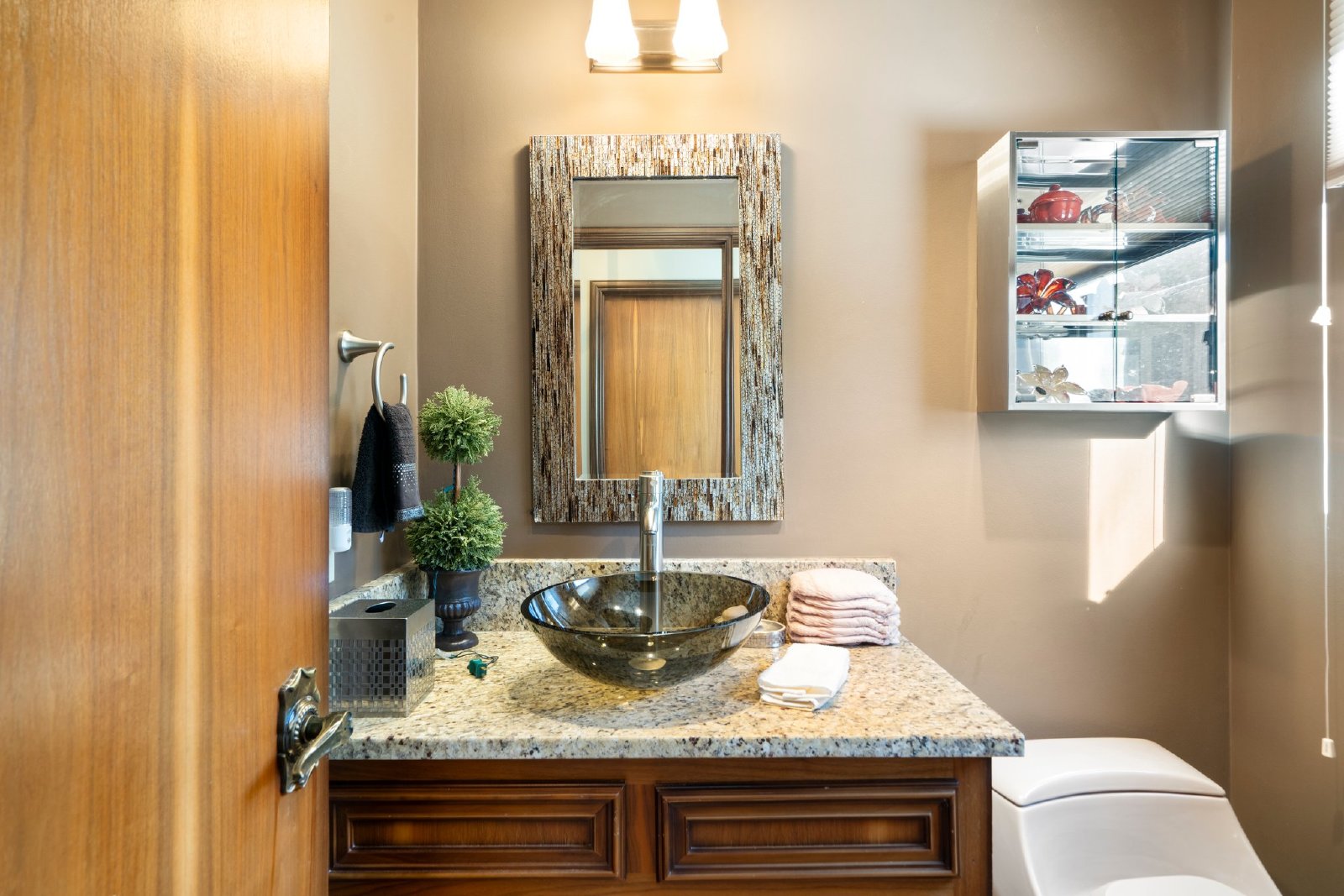 836 Edgemont Rd NW - - property image