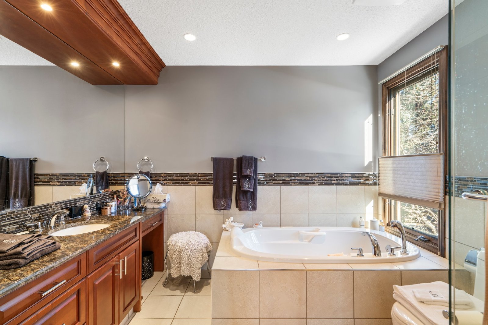 836 Edgemont Rd NW - - property image