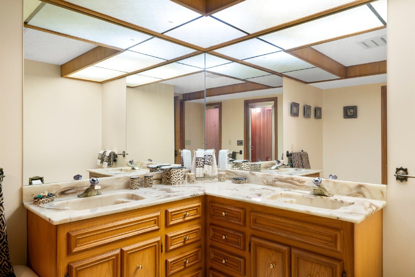 836 Edgemont Rd NW - - property image