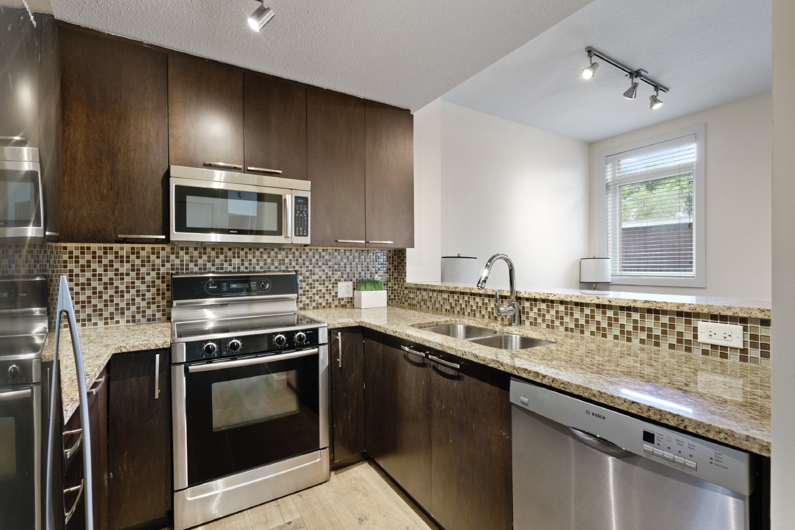 106, 333 - 22 Avenue SW - 1 property image