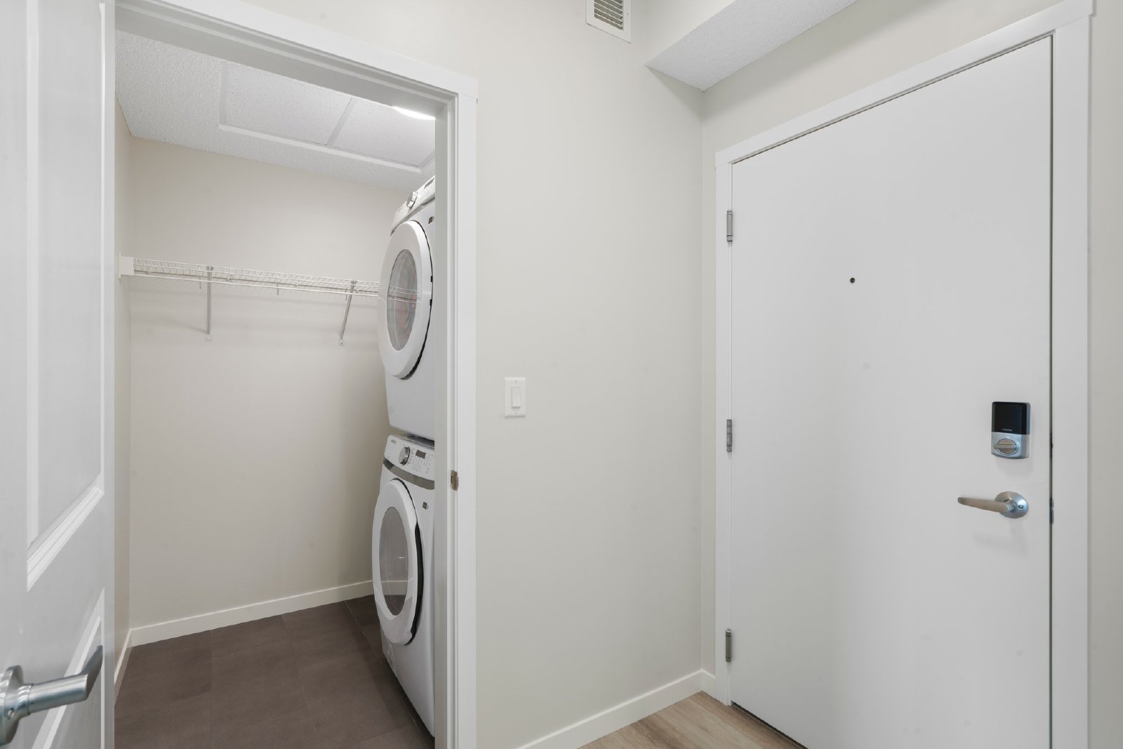 2211, 33 Carringham Gate NW - 2211 property image