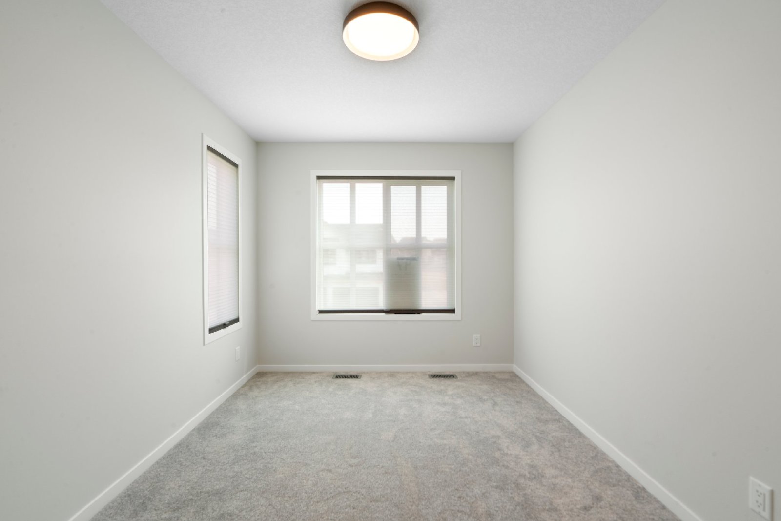 ROCKLAND PARK - BRAND NEW - TWO STOREY - FOUR BEDROOMS property image