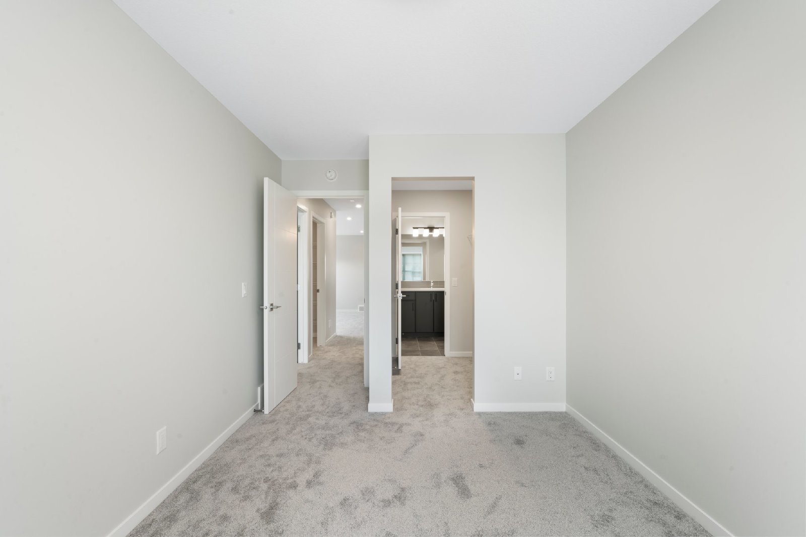 ROCKLAND PARK - BRAND NEW - TWO STOREY - FOUR BEDROOMS property image