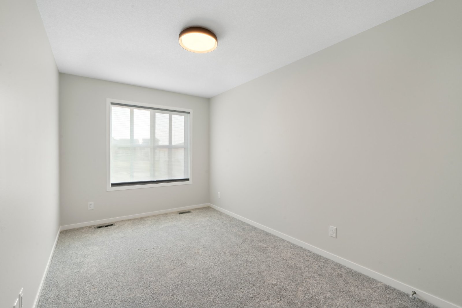 ROCKLAND PARK - BRAND NEW - TWO STOREY - FOUR BEDROOMS property image