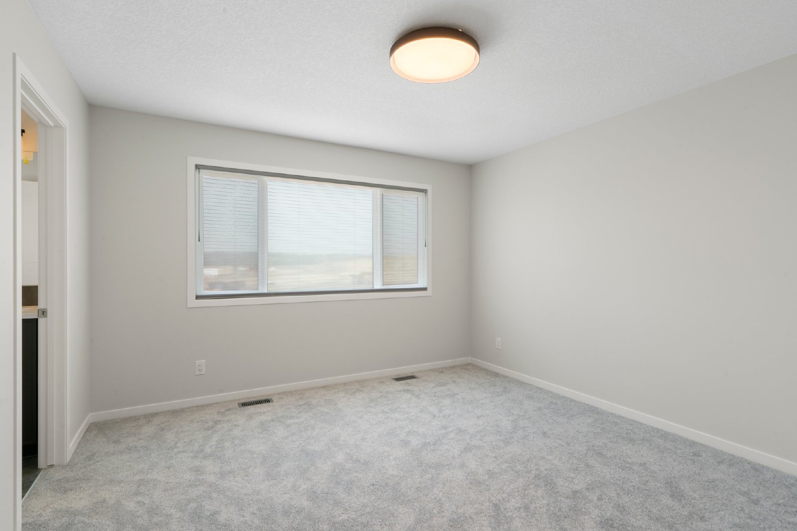 ROCKLAND PARK - BRAND NEW - TWO STOREY - FOUR BEDROOMS property image