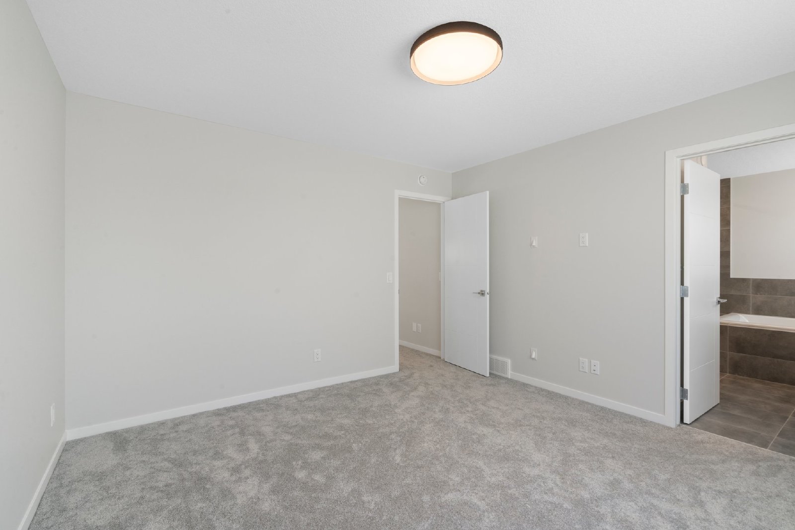 ROCKLAND PARK - BRAND NEW - TWO STOREY - FOUR BEDROOMS property image