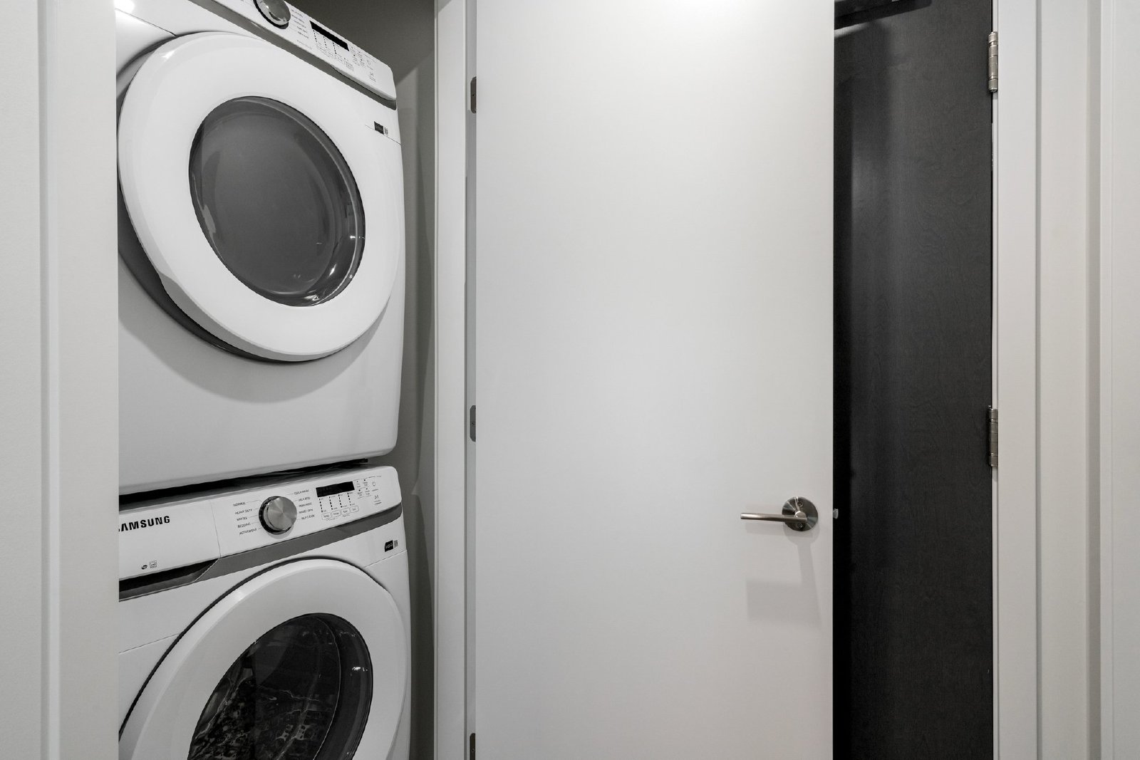 DOWNTOWN - FIRST AND PARK - TWO BED-TWO BATH property image