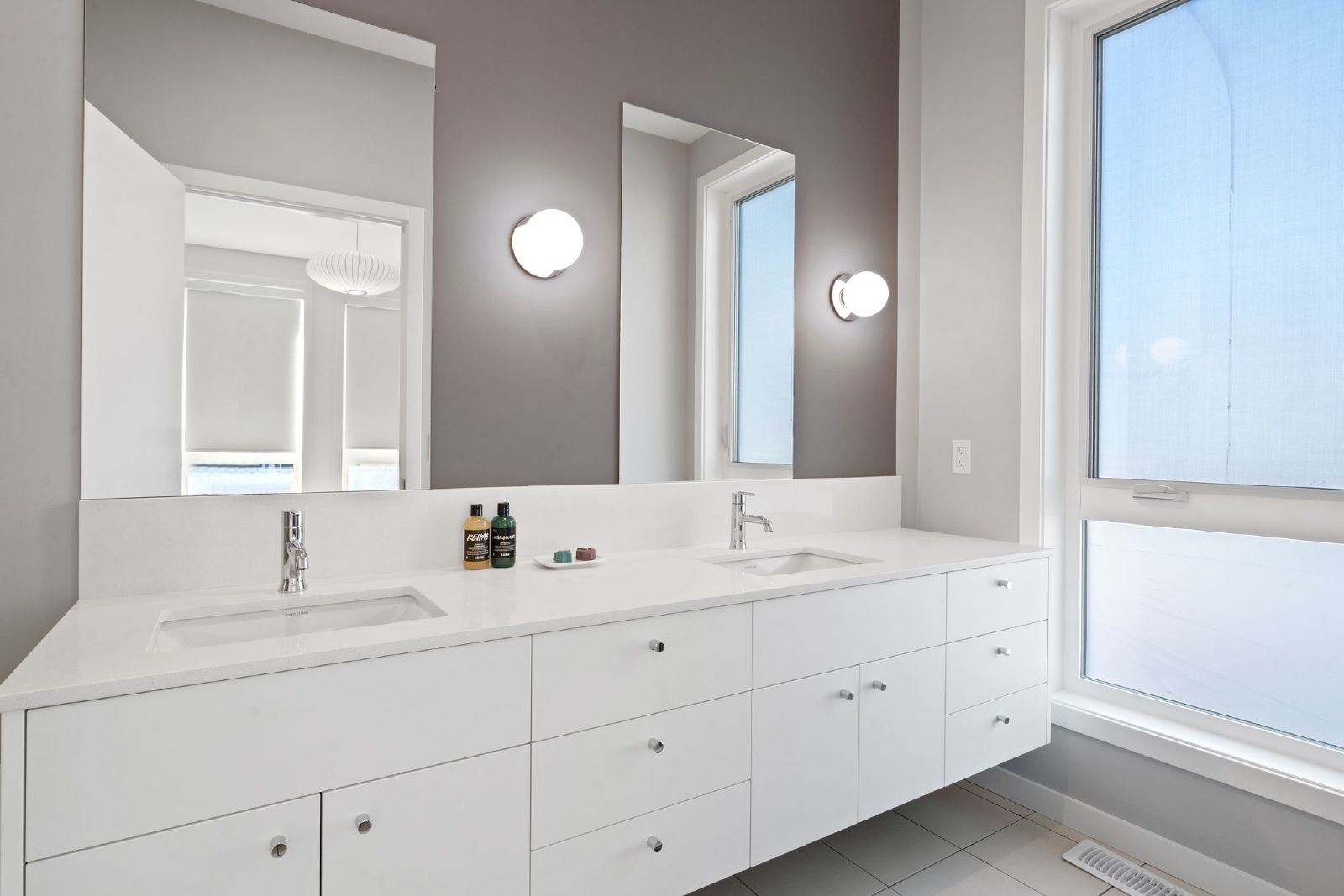 RAMSAY - URBAN CHIC TOWNHOUSE - MOVE IN READY property image