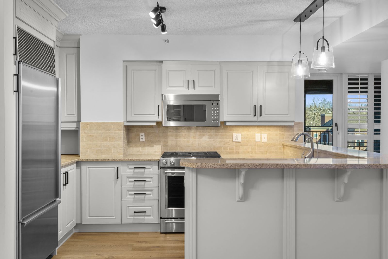 PRINCE'S ISLAND ESTATES - THREE BEDROOM EXECUTIVE FULLY RENOVATED SUIT property image