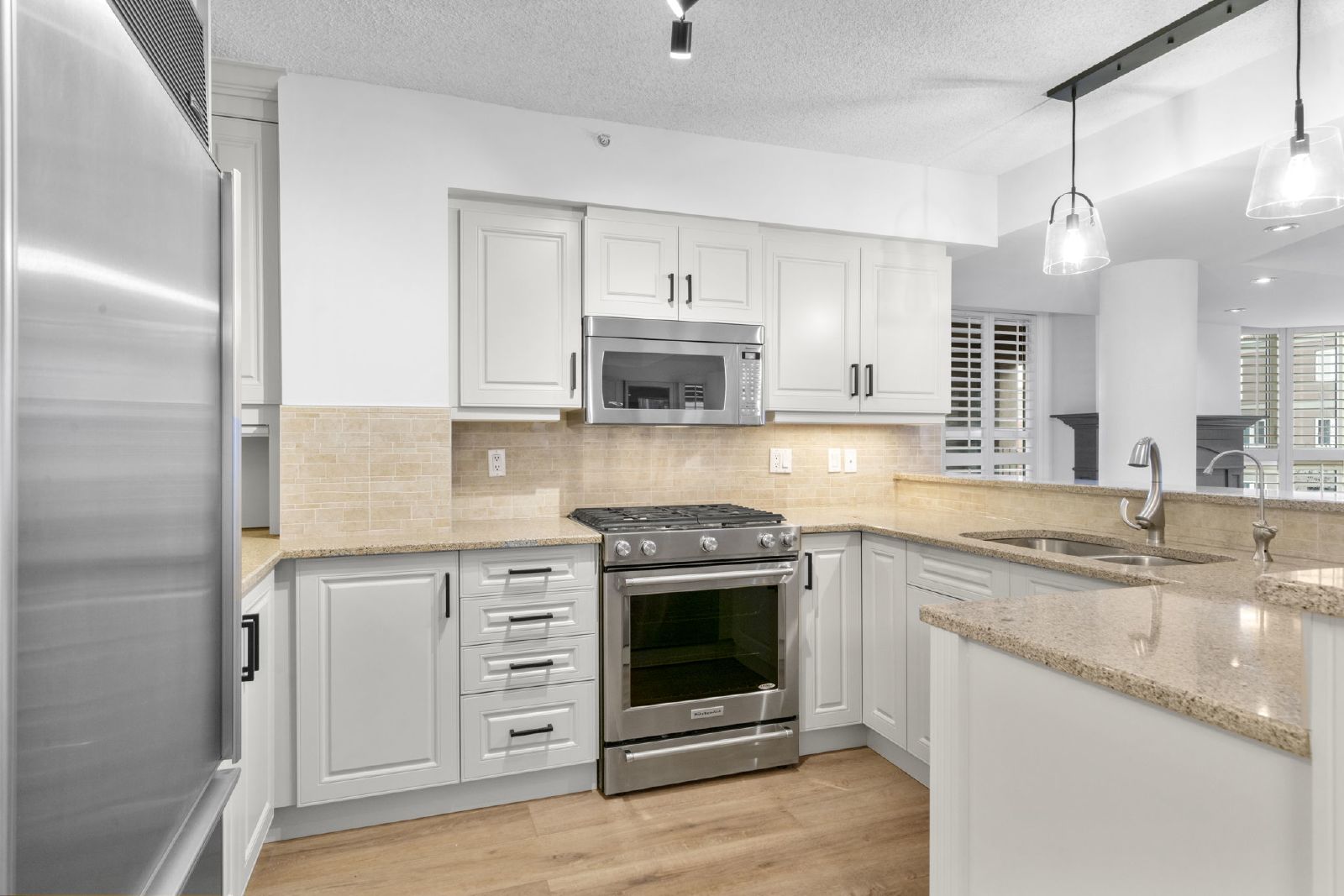 PRINCE'S ISLAND ESTATES - THREE BEDROOM EXECUTIVE FULLY RENOVATED SUIT property image