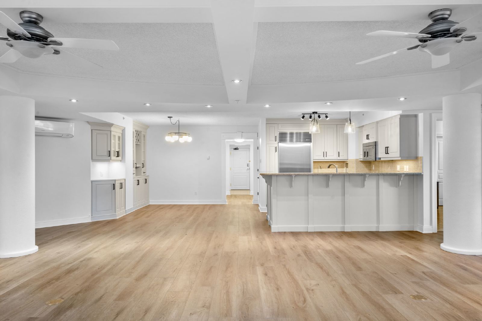 PRINCE'S ISLAND ESTATES - THREE BEDROOM EXECUTIVE FULLY RENOVATED SUIT property image