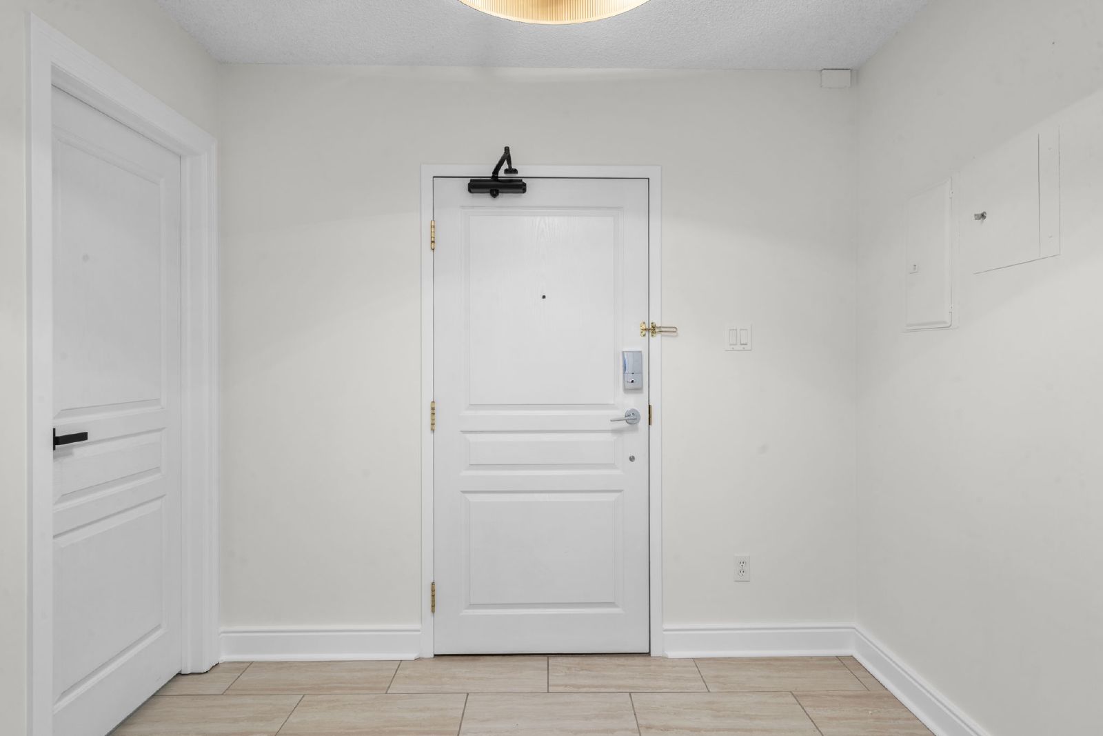 PRINCE'S ISLAND ESTATES - THREE BEDROOM EXECUTIVE FULLY RENOVATED SUIT property image