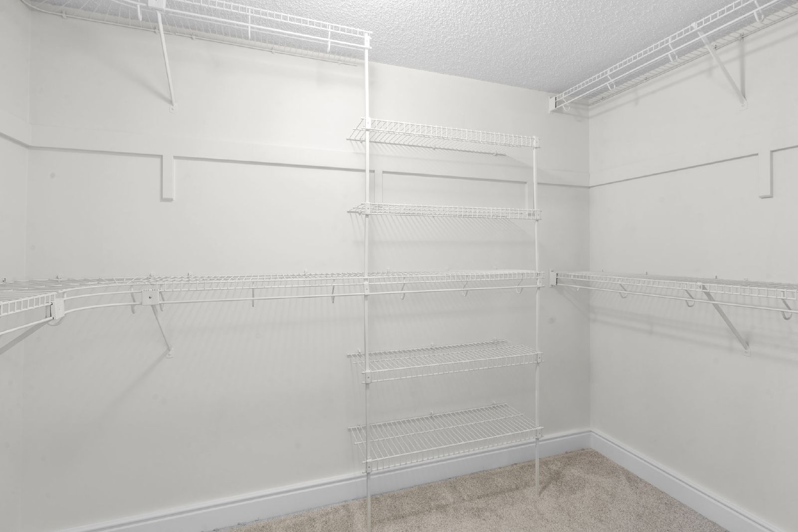 PRINCE'S ISLAND ESTATES - THREE BEDROOM EXECUTIVE FULLY RENOVATED SUIT property image