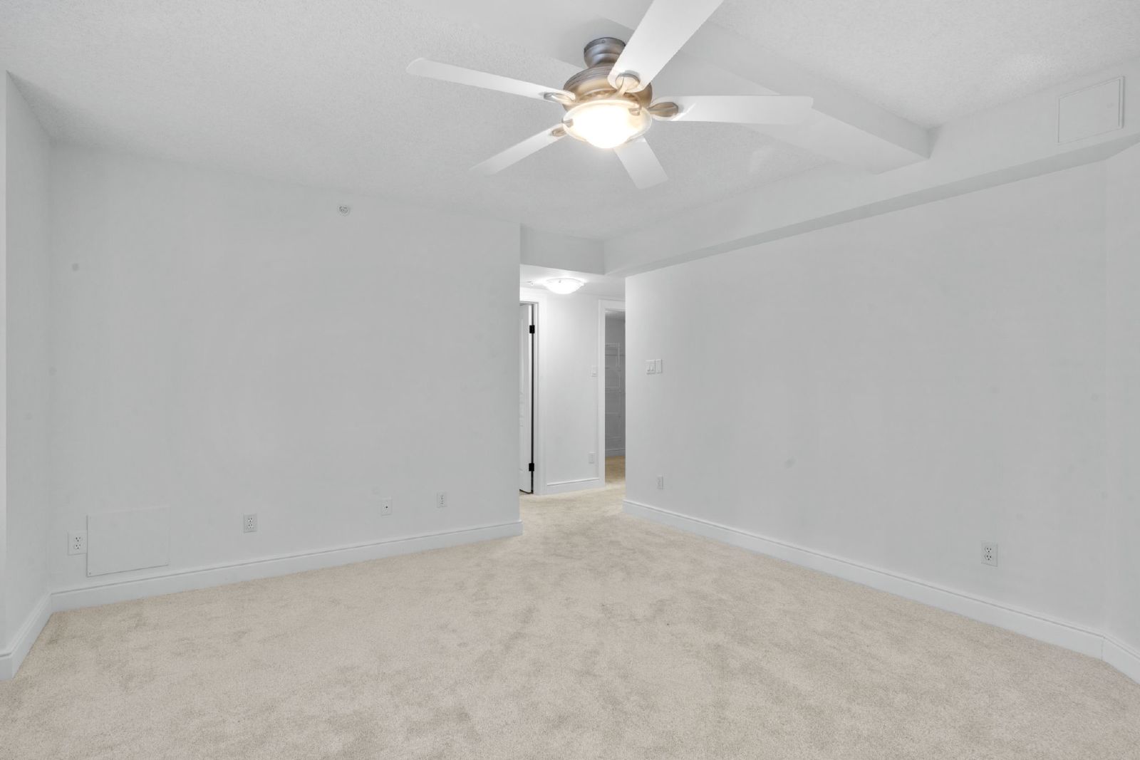 PRINCE'S ISLAND ESTATES - THREE BEDROOM EXECUTIVE FULLY RENOVATED SUIT property image