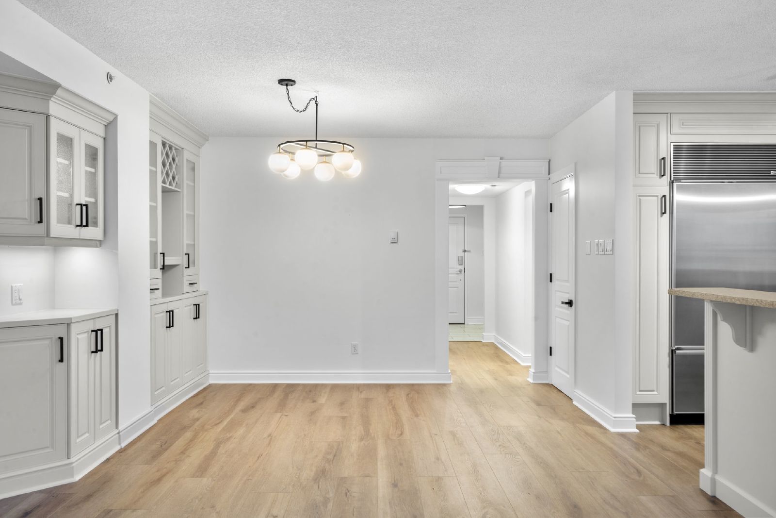 PRINCE'S ISLAND ESTATES - THREE BEDROOM EXECUTIVE FULLY RENOVATED SUIT property image