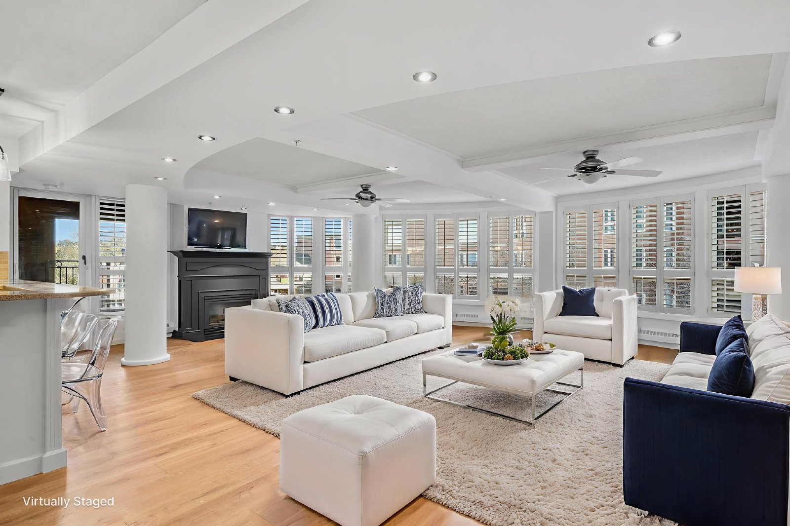 PRINCE'S ISLAND ESTATES - THREE BEDROOM EXECUTIVE FULLY RENOVATED SUIT property image