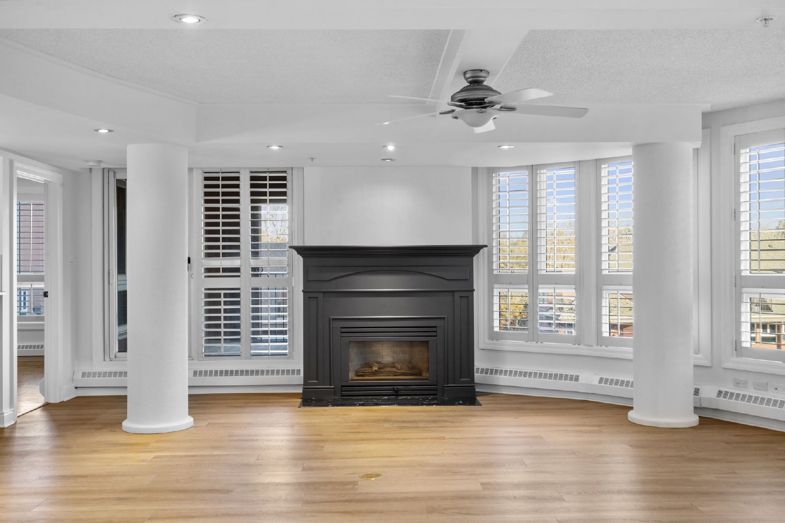 PRINCE'S ISLAND ESTATES - THREE BEDROOM EXECUTIVE FULLY RENOVATED SUIT property image