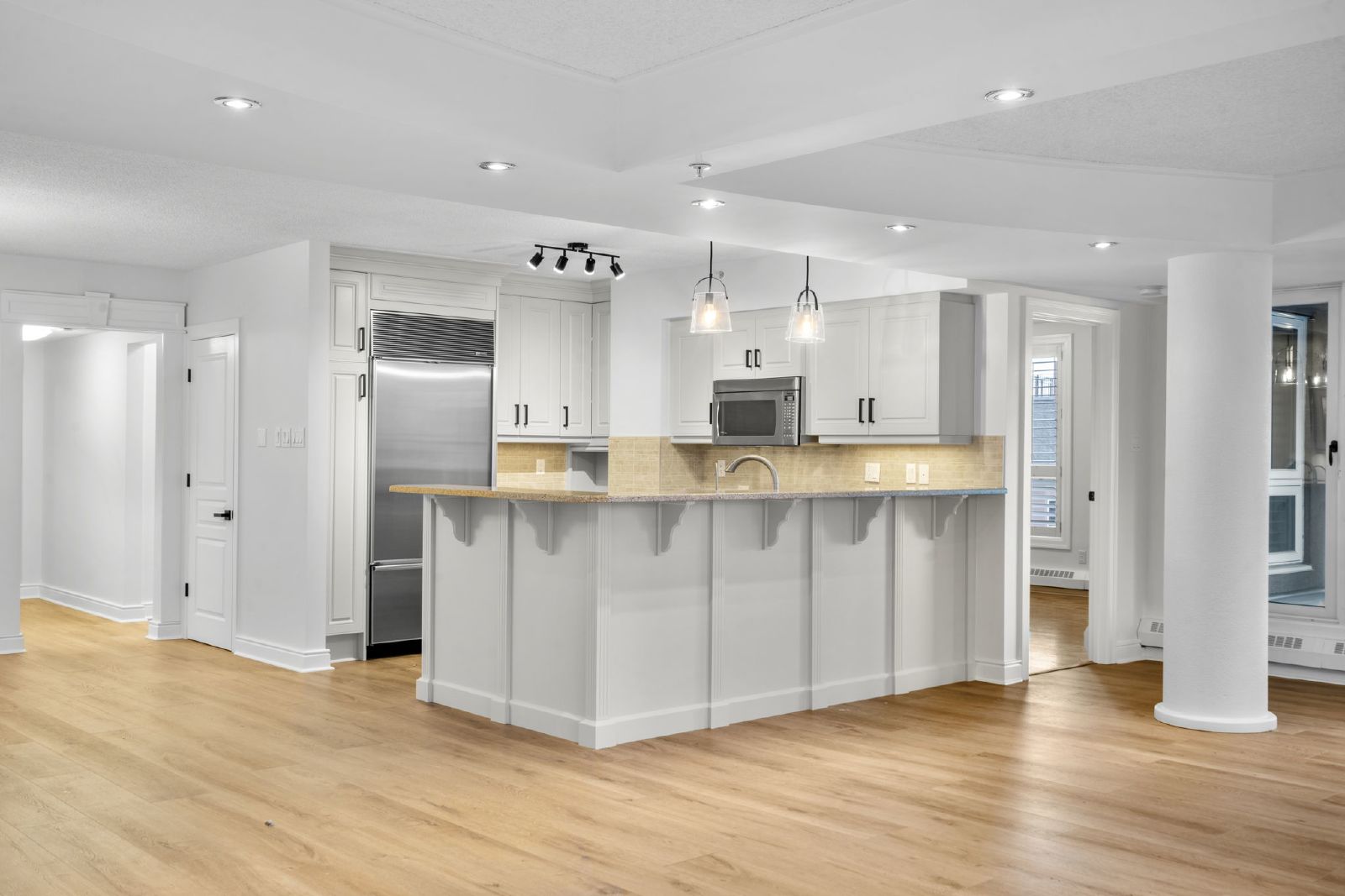 PRINCE'S ISLAND ESTATES - THREE BEDROOM EXECUTIVE FULLY RENOVATED SUIT property image