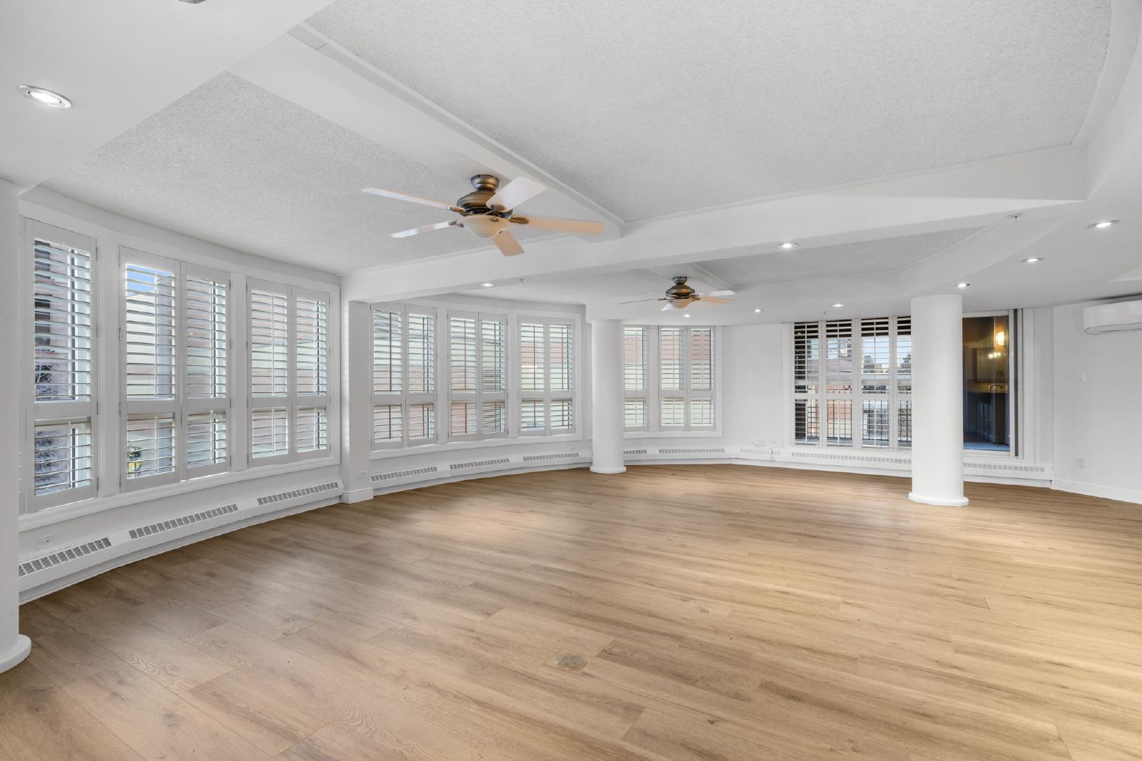 PRINCE'S ISLAND ESTATES - THREE BEDROOM EXECUTIVE FULLY RENOVATED SUIT property image