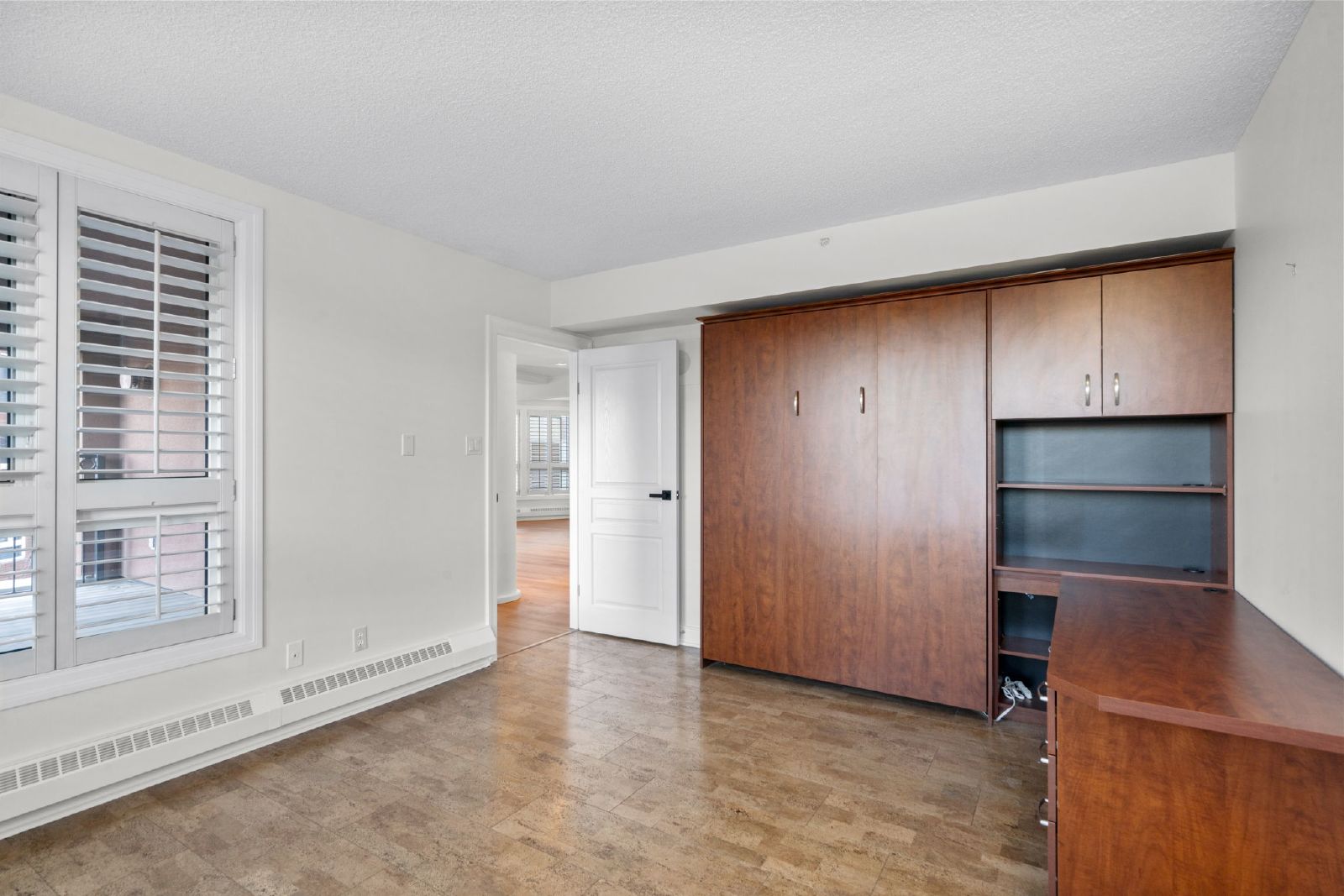 PRINCE'S ISLAND ESTATES - THREE BEDROOM EXECUTIVE FULLY RENOVATED SUIT property image