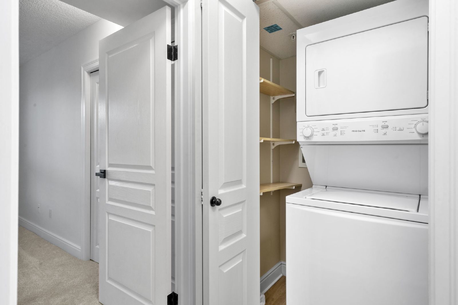 PRINCE'S ISLAND ESTATES - THREE BEDROOM EXECUTIVE FULLY RENOVATED SUIT property image