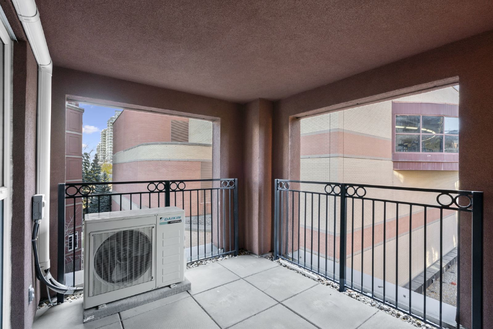 PRINCE'S ISLAND ESTATES - THREE BEDROOM EXECUTIVE FULLY RENOVATED SUIT property image