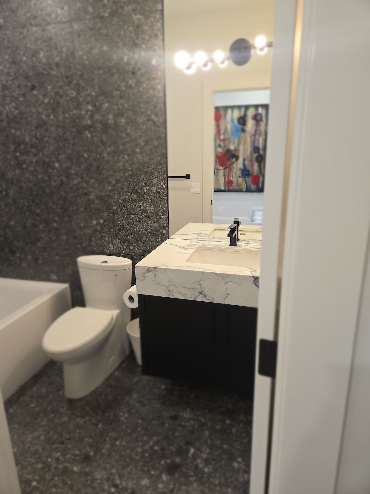 KILLARNEY - FURNISHED LUXURY BOUTIQUE TOWNHOUSE, 2 BEDROOM, 2 BATH property image