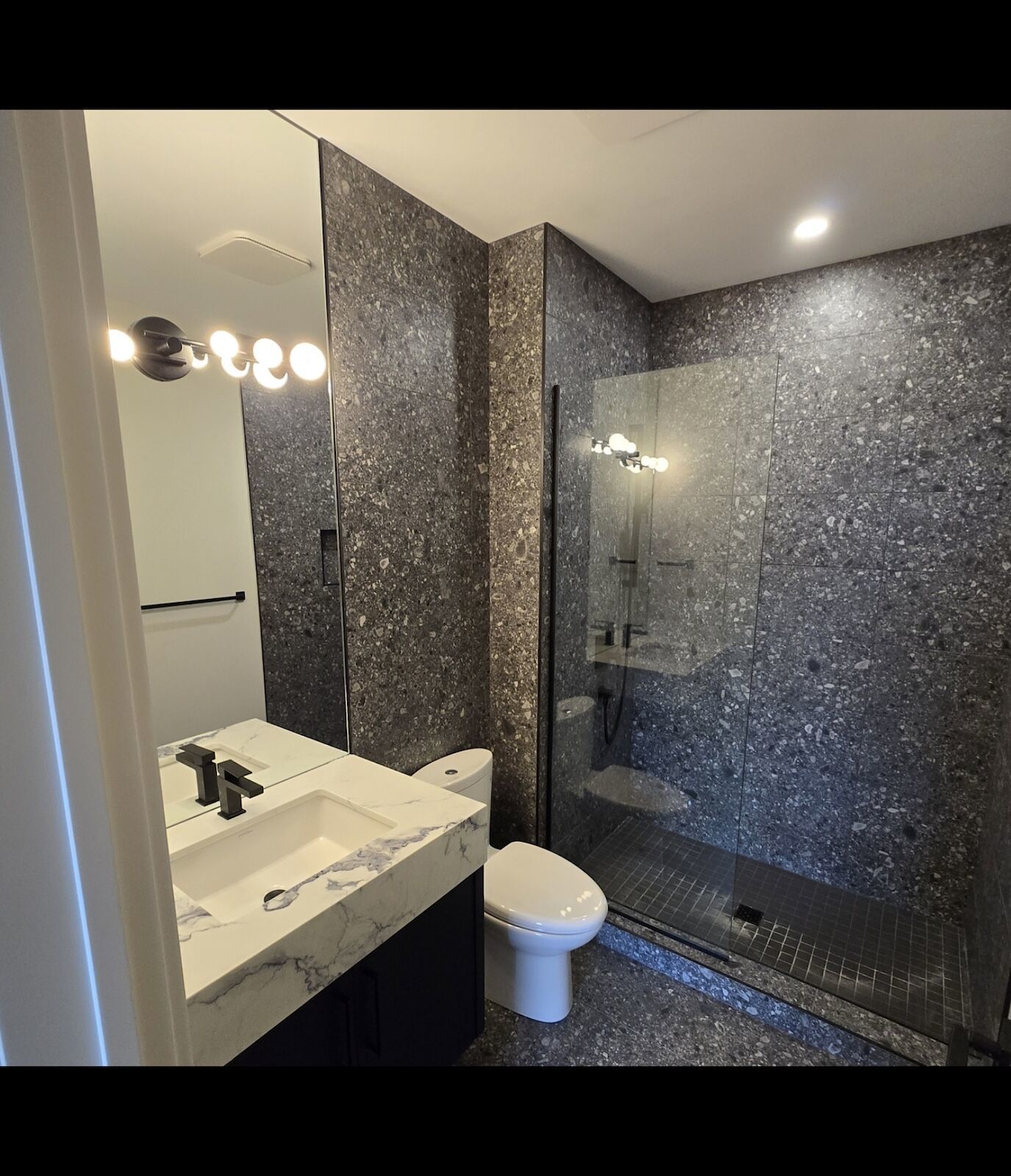 KILLARNEY - FURNISHED LUXURY BOUTIQUE TOWNHOUSE, 2 BEDROOM, 2 BATH property image