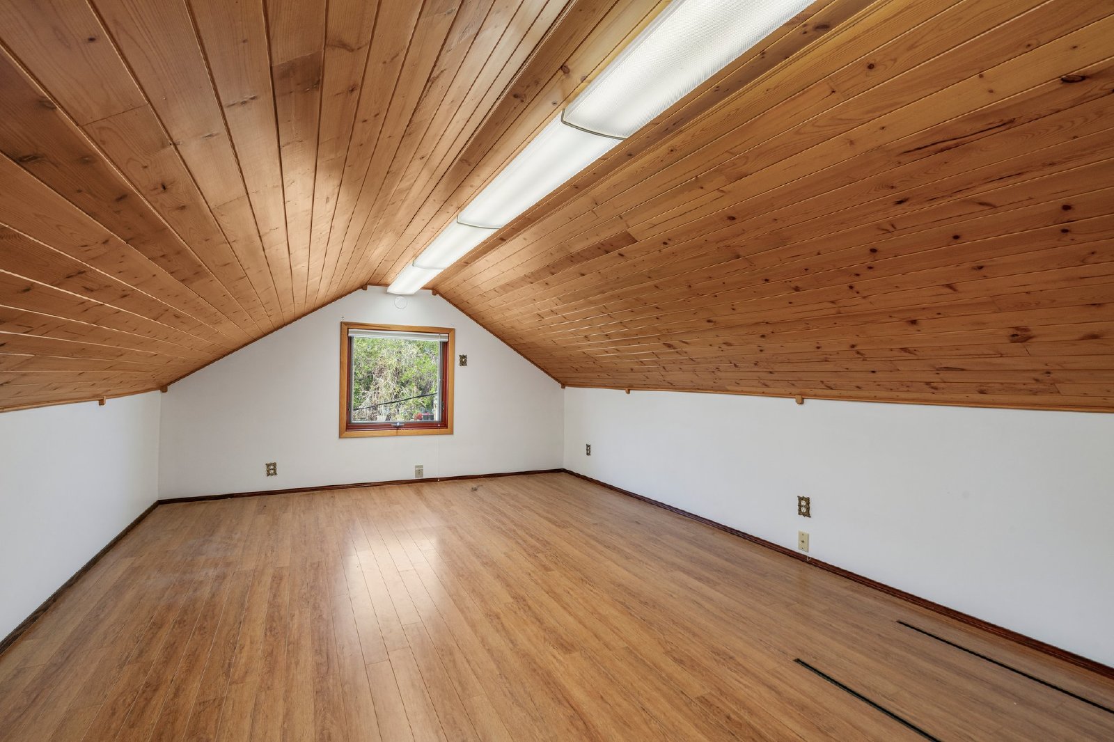 SUNALTA - CHARMING CENTURY HOME IN SUNALTA property image