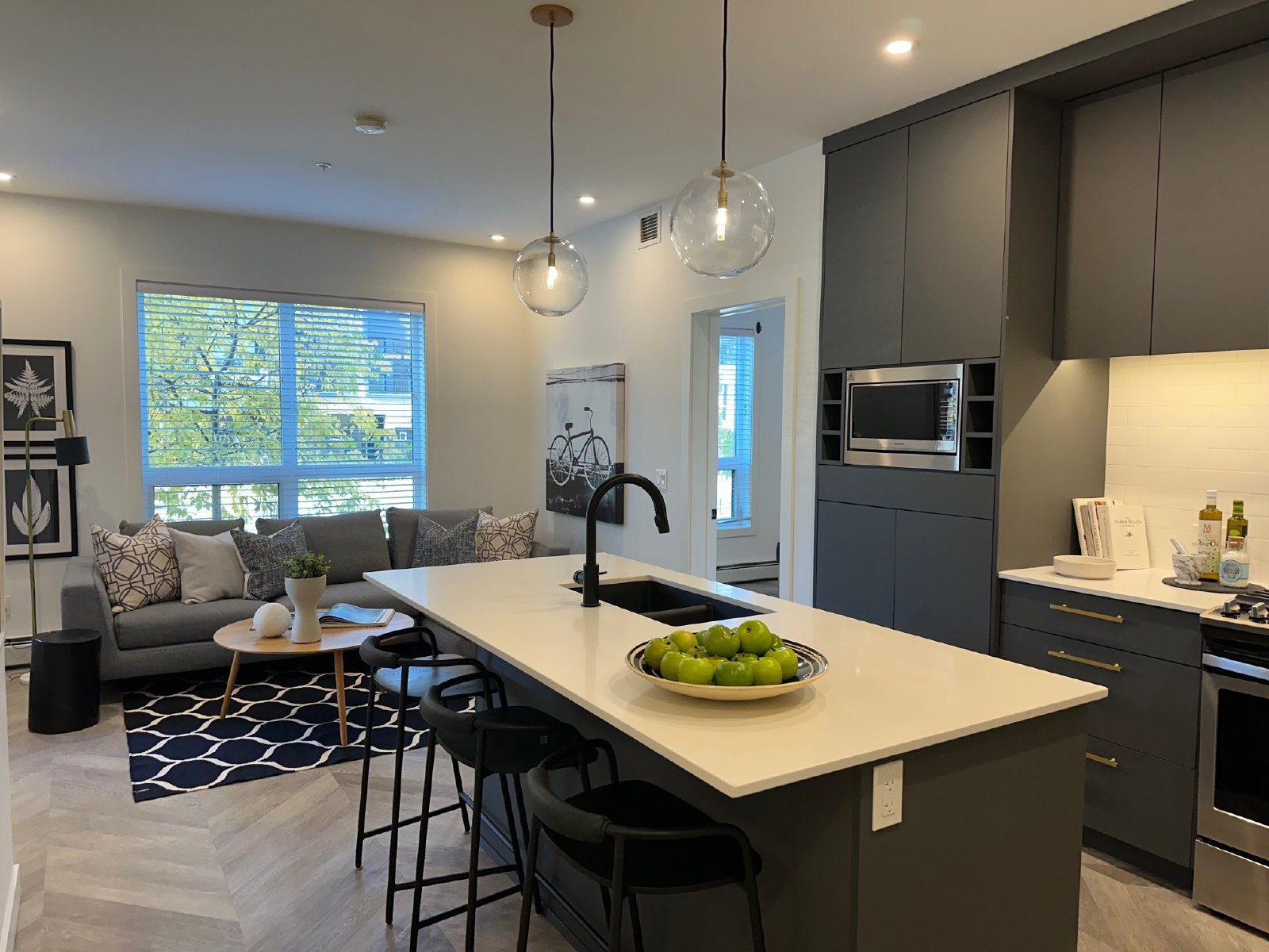 UNIVERSITY DISTRICT - MAIN FLOOR - TWO BEDROOM,TWO BATH property image