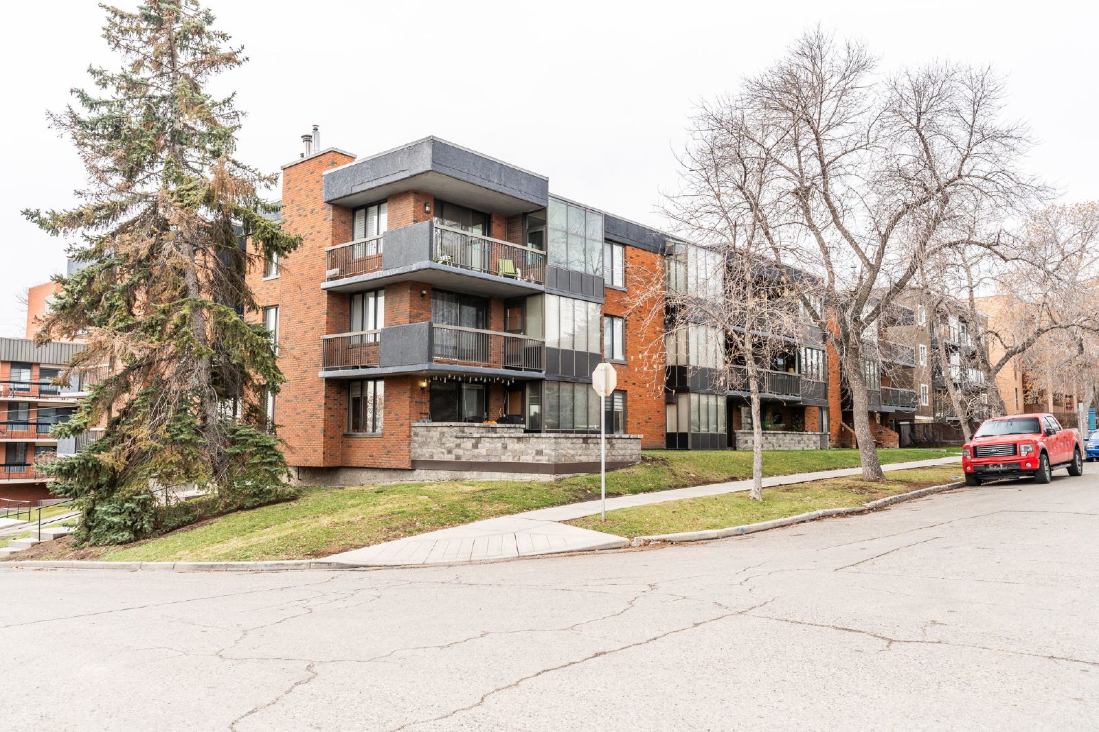 CRESCENT HEIGHTS - One Bed - Main Floor- Underground parking included property image