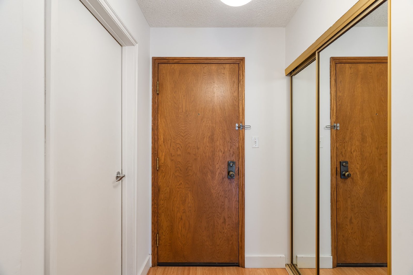 CRESCENT HEIGHTS - One Bed - Main Floor- Underground parking included property image