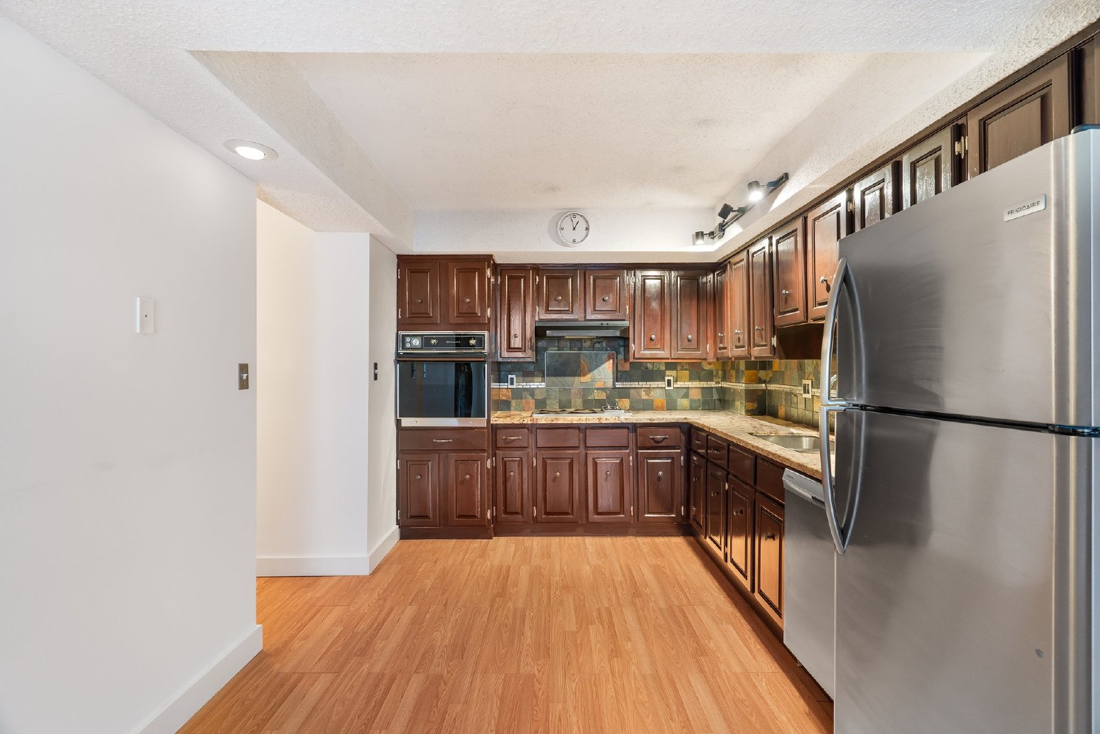 CRESCENT HEIGHTS - One Bed - Main Floor- Underground parking included property image