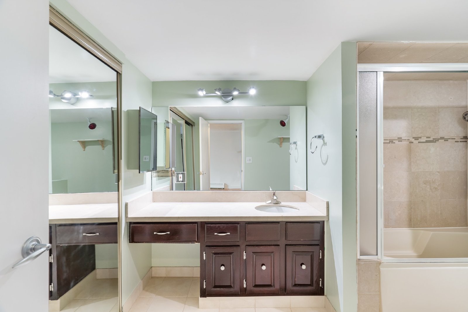 CRESCENT HEIGHTS - One Bed - Main Floor- Underground parking included property image