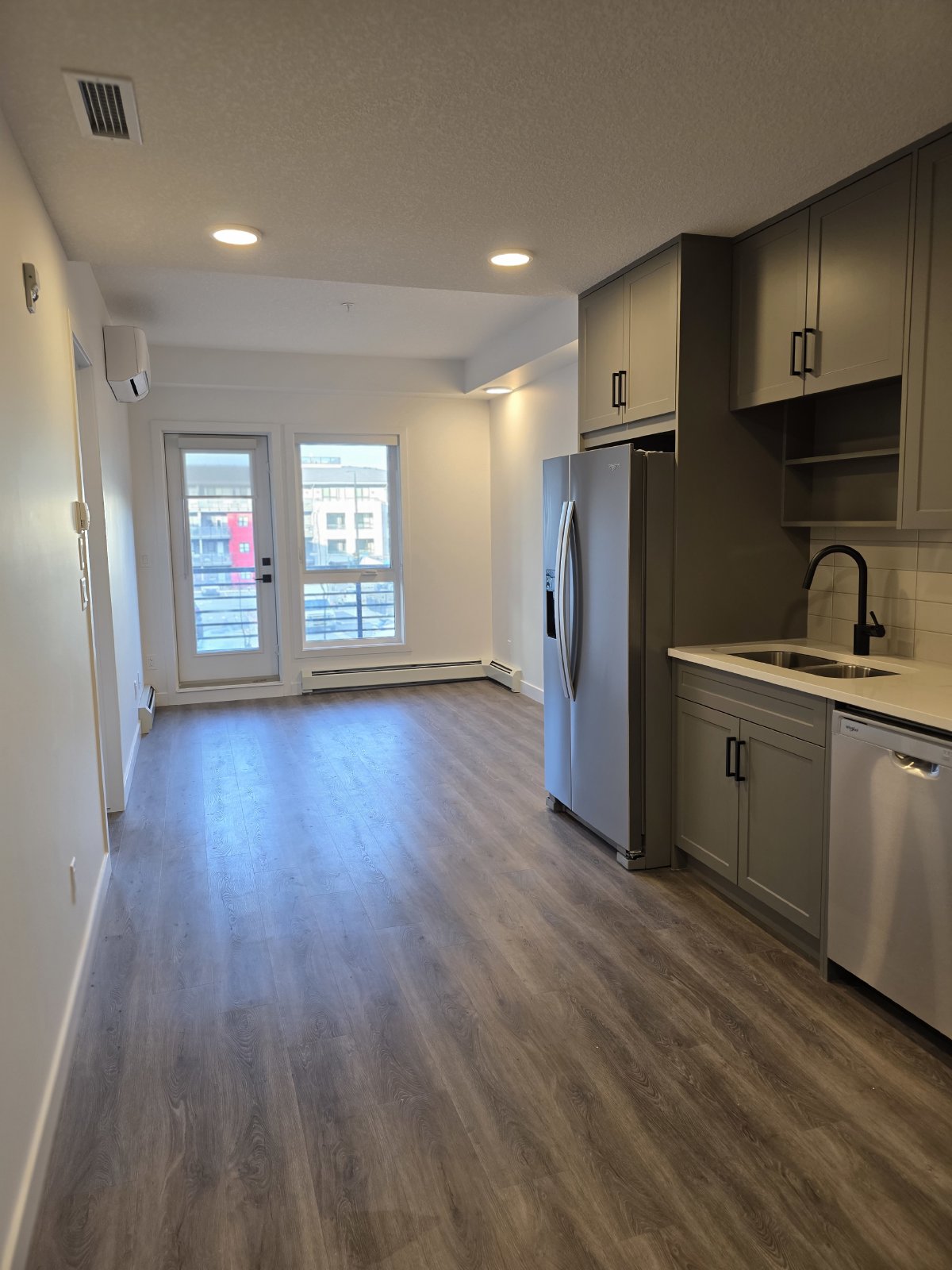 LIVINGSTON - BRAND NEW ONE BEDROOM, ONE BATH CONDO property image