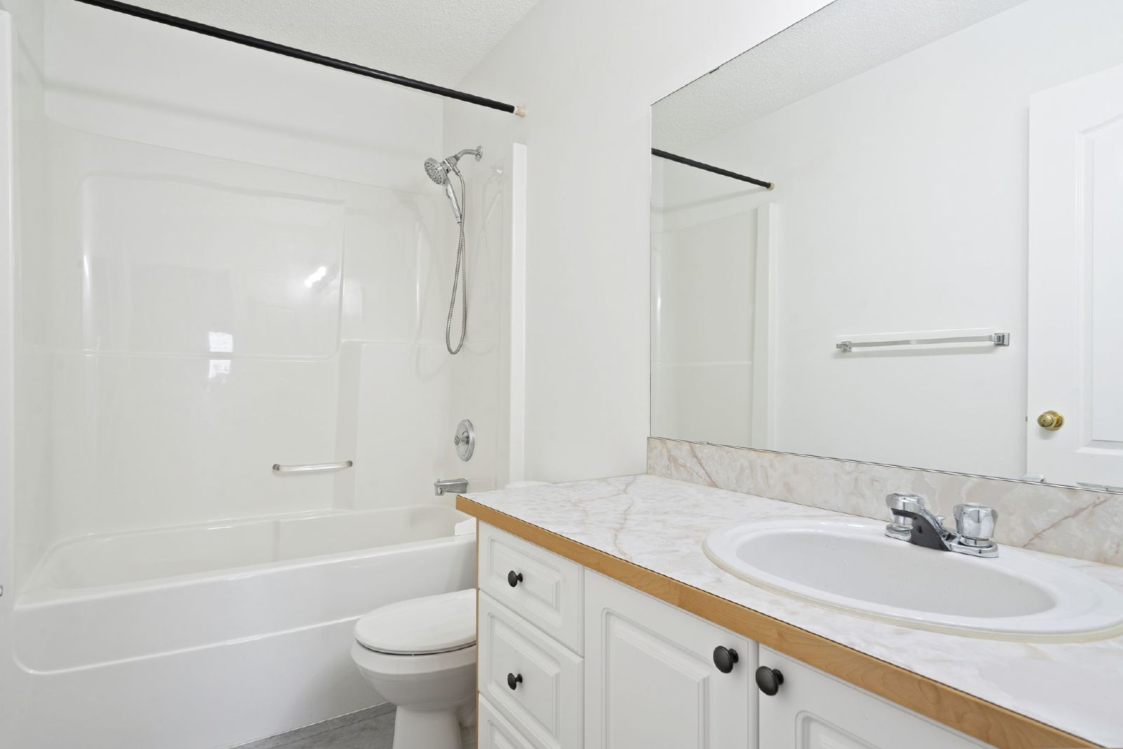 PANORAMA HILLS -HOUSE WITH 3 BEDROOMS AND GARAGE - BASEMENT AVAILABLE property image