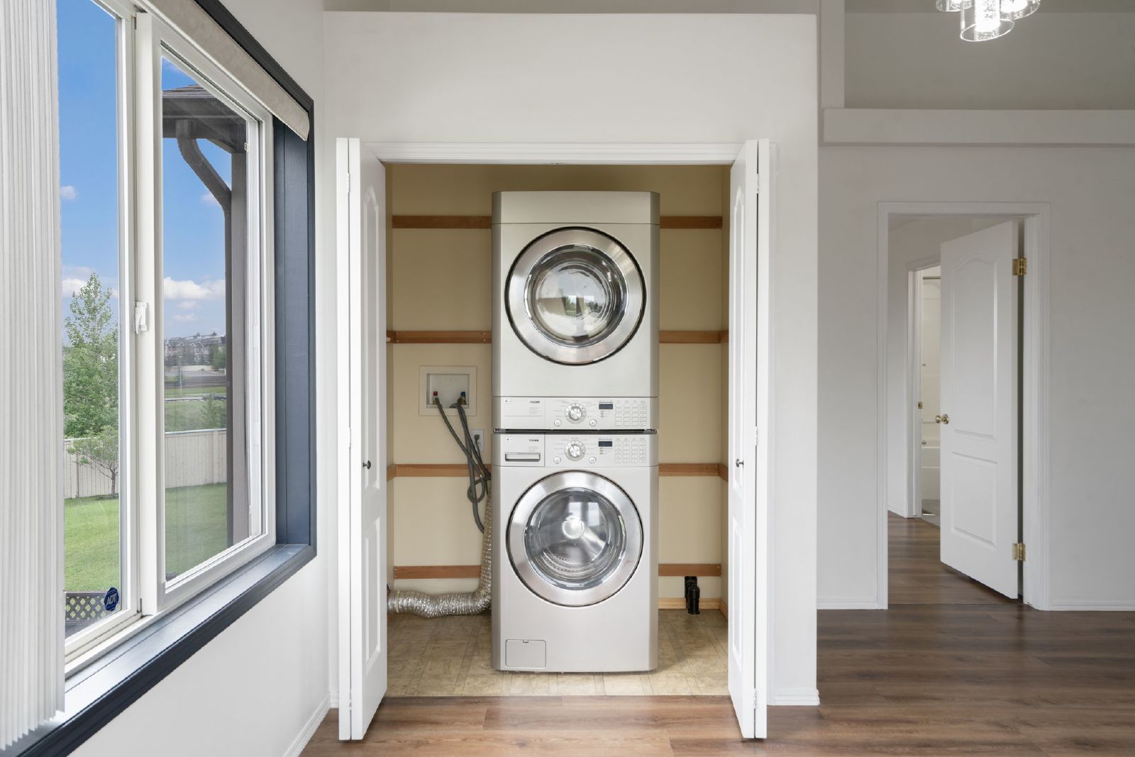 PANORAMA HILLS -HOUSE WITH 3 BEDROOMS AND GARAGE - BASEMENT AVAILABLE property image