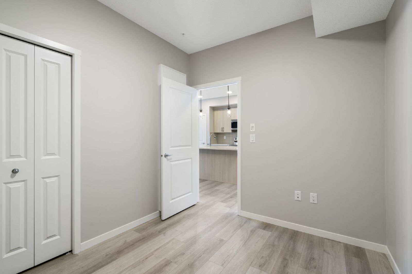 114, 40 Carrington Plaza NW - 114 property image