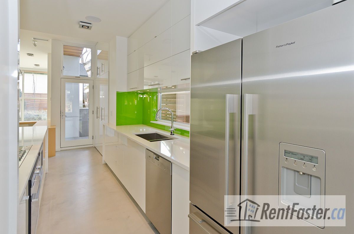 2107 27 Ave SW - - property image