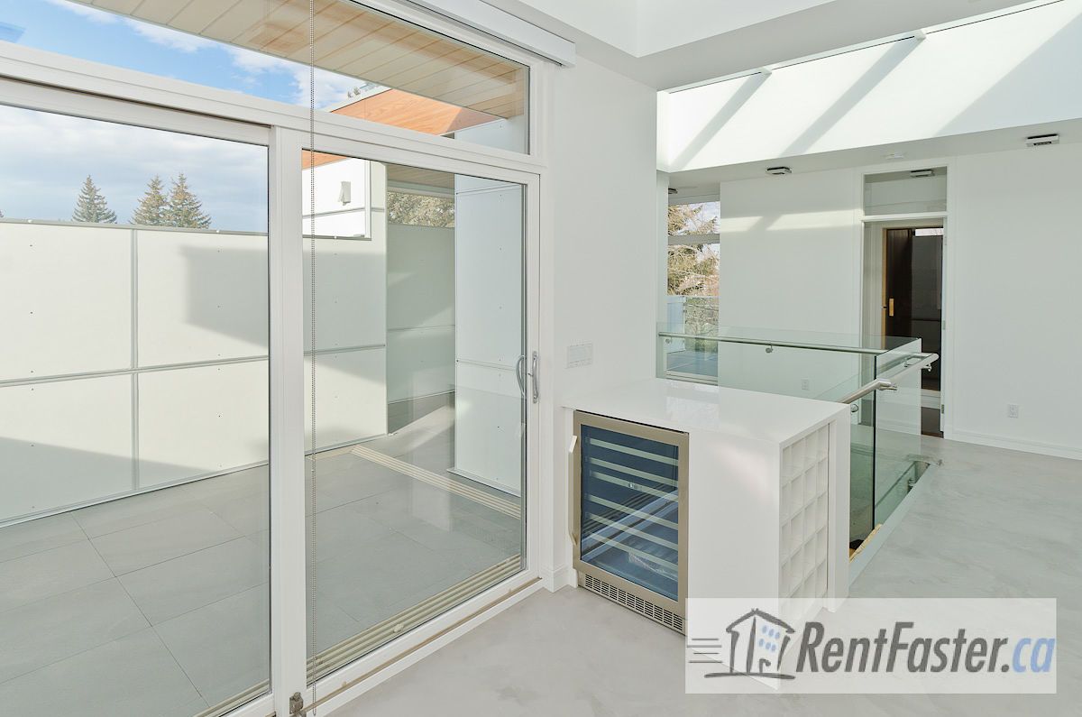 2107 27 Ave SW - - property image