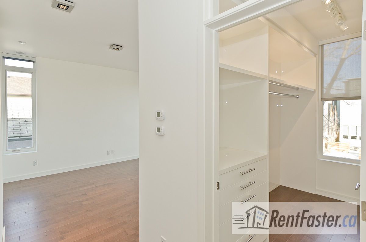 2107 27 Ave SW - - property image