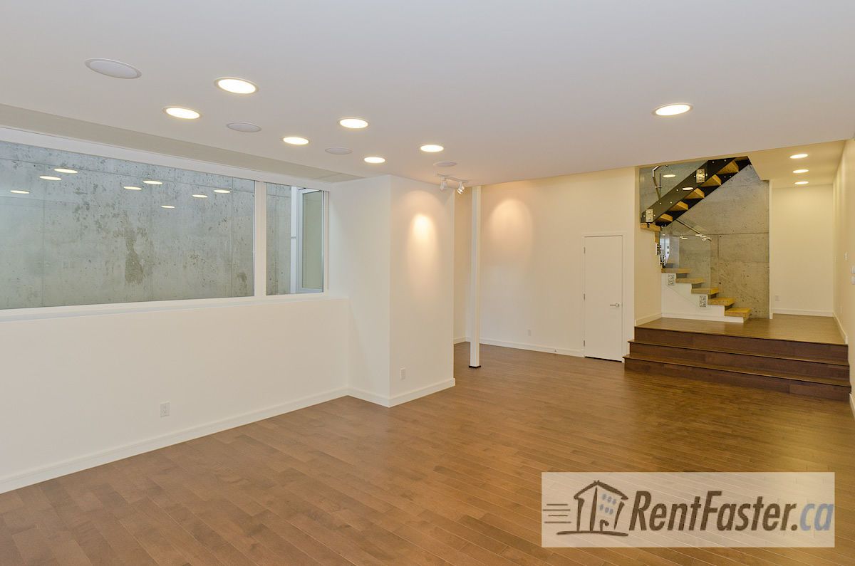 2107 27 Ave SW - - property image